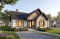 Vue avant - MODÈLE DE BASE - Plan maison plain-pied avec 3 chambres au rez-de-chaussée, chambre principale avec walk-in, foyer central - Aspen Creek