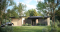 Vue avant - MODÈLE DE BASE - Plan de petite maison éco-responsable avec serre et garage, une chambre, concept à aire ouverte - PUR 2