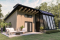 Vue arrière - MODÈLE DE BASE - Plan de maison éco-responsable avec une (1) chambre avec vue sur serre, plancher à aire ouverte, coin bureau - PUR