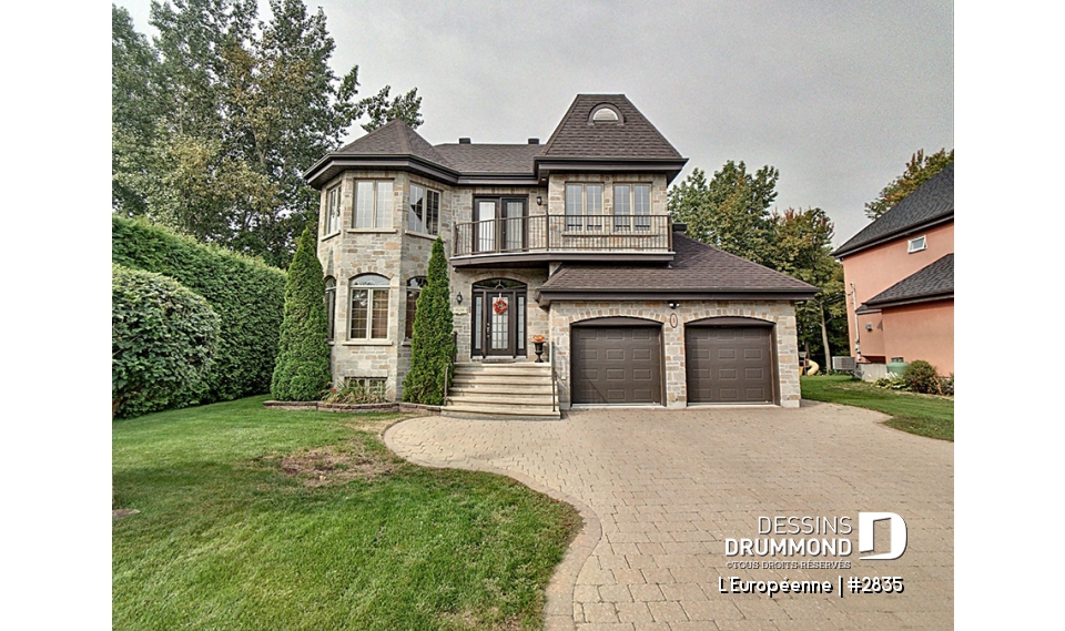 Vue avant - MODÈLE DE BASE - Plan de maison de style manoir avec 3 à 4 chambres, salle familiale et séjour - L'Européenne